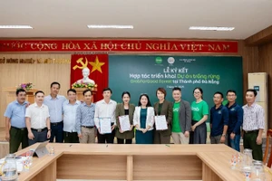 Lễ ký kết dự án trồng rừng GrabForGoodForest giữa Grab Việt Nam và Ban quản lý rừng phòng hộ thành phố Đà Nẵng.