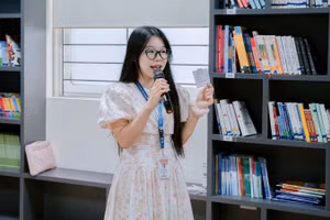 Cô Nguyễn Thị Thu Hường trong một giờ dạy Ngữ văn tại Trường trung học phổ thông FPT Tây Hà Nội.
