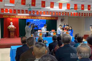 [Ảnh] Báo chí trên mọi nẻo đường tác nghiệp trong ngày hội lớn của dân tộc