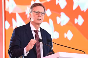 Ông Michael Sheren phát biểu trong buổi Lễ khởi công dự án Coastal Quảng Ngãi