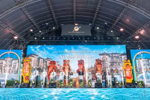 Lãnh đạo Hà Nội và lãnh đạo Sunshine Group thực hiện nghi thức khởi công dự án Noble Rivera 