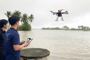 Các UAV của CT UAV xác định vị trí người dân cần giúp đỡ và vận chuyển nhu yếu phẩm tại xã Hòa Xuân Đông (Phú Yên cũ).
