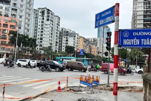 Hà Nội cải tạo hạ tầng, xén vỉa hè, chặt cây, tổ chức giao thông tại 12 nút giao để giảm ùn tắc. 