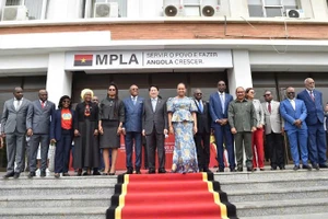 Chủ tịch nước Lương Cường thăm Trụ sở Đảng Phong trào Nhân dân Giải phóng Angola (MPLA).