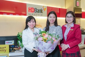 Chị Lê Quang Hạnh Phúc (Thành phố Hồ Chí Minh) đã trở thành chủ nhân của giải thưởng lớn nhất - Sổ tiết kiệm 3 tỷ đồng.