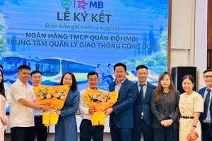 Lễ ký kết giữa đại diện MB và Trung tâm Quản lý Giao thông công cộng Thành phố Hồ Chí Minh.