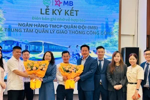 Lễ ký kết giữa đại diện MB và Trung tâm Quản lý Giao thông công cộng Thành phố Hồ Chí Minh.