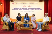 Các đại biểu trao đổi tại hội thảo.