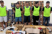 Các đối tượng liên quan cùng tang vật.