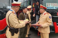 Công an Hà Nội triển khai đồng bộ các biện pháp tuần tra, kiểm soát và xử lý nghiêm vi phạm vận tải hành khách.