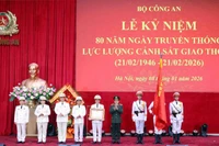 Đại tướng Lương Tam Quang trao tặng Huân chương Quân công hạng Nhất cho lực lượng Cảnh sát giao thông.