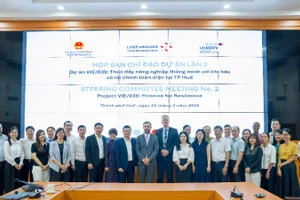 Ủy ban nhân dân thành phố Huế chụp ảnh lưu niệm với Cơ quan Hợp tác Phát triển Luxembourg (LuxDev). 