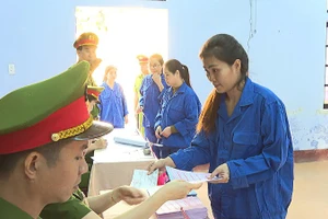 Việc bỏ phiếu tại Trại tạm giam Công an thành phố Huế diễn ra nghiêm túc, đúng trình tự, thủ tục theo quy định của pháp luật.