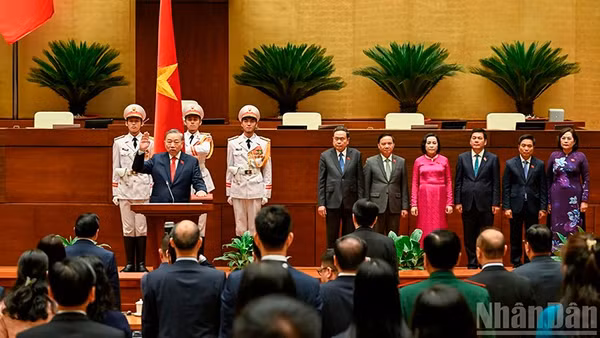 Tổng Bí thư Tô Lâm tuyên thệ nhậm chức Chủ tịch nước. (Ảnh: Báo Nhân Dân)