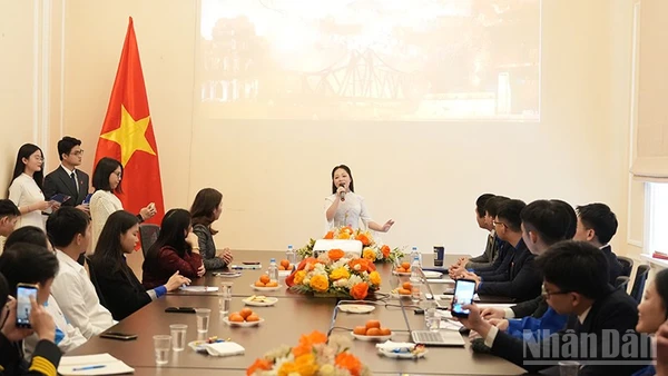 Văn nghệ chào mừng Hội nghị. (Ảnh: XUÂN HƯNG)