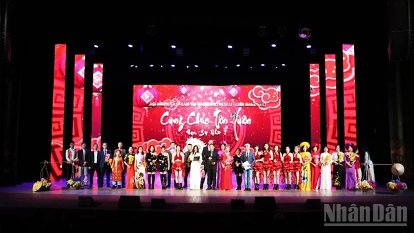 Chương trình văn nghệ đặc sắc chào đón Tết Nguyên đán Bính Ngọ 2026. (Ảnh: XUÂN HƯNG)