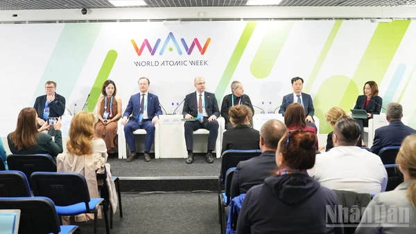 Toàn cảnh Phiên thảo luận “Hệ sinh thái quốc tế: Hội nhập vào tương lai xanh". (Ảnh: XUÂN HƯNG)