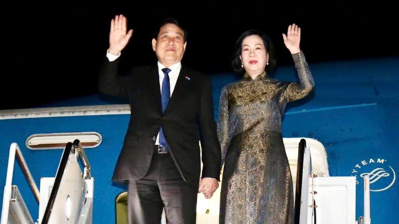 Chủ tịch nước Lương Cường và Phu nhân tới sân bay quốc tế J.F Kennedy. (Ảnh: XUÂN KỲ)