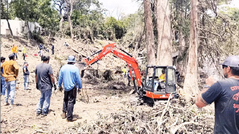 Khắc phục hậu quả sau trận lũ quét ở Texas.