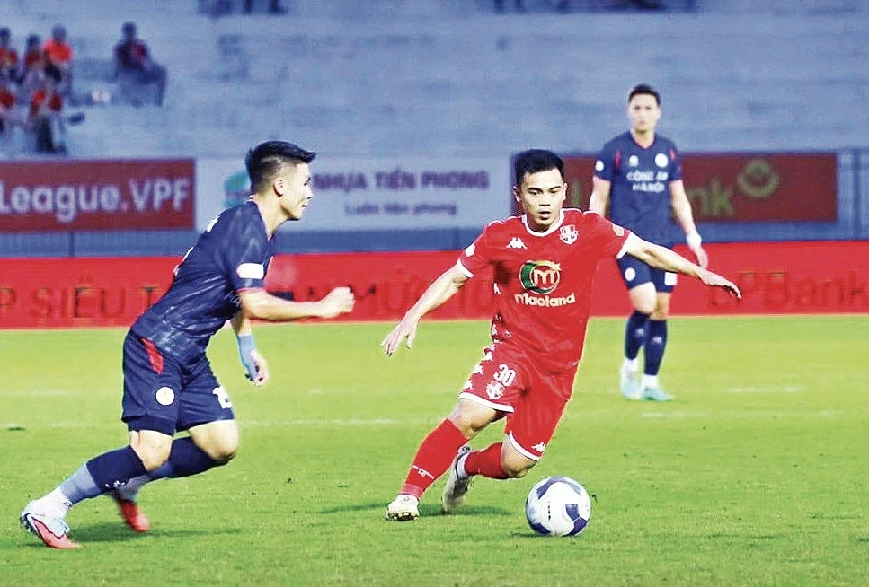 CA Hà Nội thắng Hải Phòng 2-0, gần như chạm tay vào chức vô địch V-League