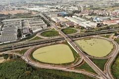 Nút giao thông hiện đại kết nối Khu công nghiệp Vân Trung với khu vực đô thị tỉnh Bắc Ninh. (Ảnh: ĐẶNG GIANG)