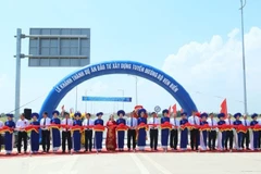 Cắt băng khánh thành tuyến đường bộ ven biển trên địa bàn tỉnh Hưng Yên.