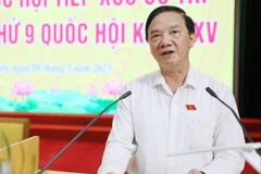 Phó Chủ tịch Quốc hội Nguyễn Khắc Định phát biểu tại buổi tiếp xúc cử tri tỉnh Hưng Yên.