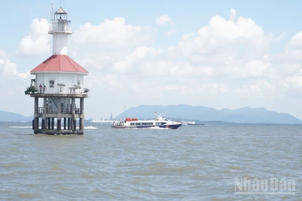 Tuyến đường vượt biển dài 15-17 km dự kiến đi qua vịnh Gành Rái, kết nối xã Bình Khánh-Cần Giờ với khu vực ven biển Vũng Tàu.