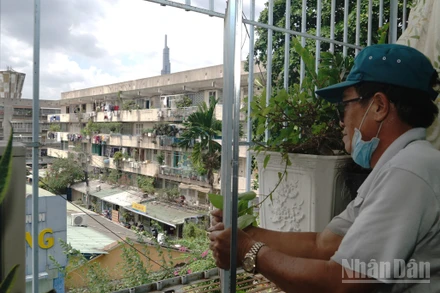 Theo ghi nhận của phóng viên, các cư dân ở cư xá Thanh Đa đã tự tháo dỡ các lồng sắt và làm các lối thoát nạn thứ hai sau khi được tuyên truyền về công tác phòng cháy, chữa cháy và cứu nạn, cứu hộ vận động.