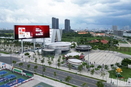 Sau gần 30 năm quy hoạch, từ vùng đất hoang ven sông, Thủ Thiêm nay khoác áo mới với công viên, trung tâm văn hóa... nối nhịp sống Quận 1.