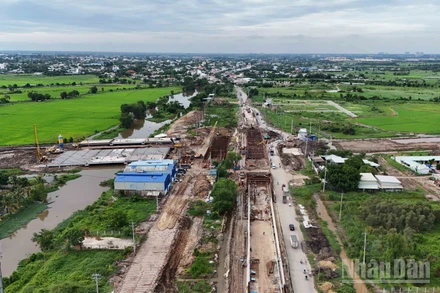 Gói thầu xây lắp 6 thuộc dự án đường Vành đai 3 Thành phố Hồ Chí Minh đoạn qua huyện Củ Chi được khởi công ngày 29/6/2023, có tổng chiều dài 6,07km.