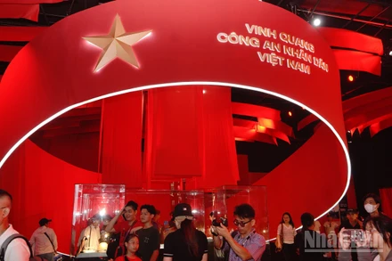 Chương trình Gala âm nhạc “Vinh quang Công an nhân dân Việt Nam” cùng chuỗi hoạt động hấp dẫn như triển lãm, trưng bày... cùng các hoạt động trải nghiệm tại triển lãm.