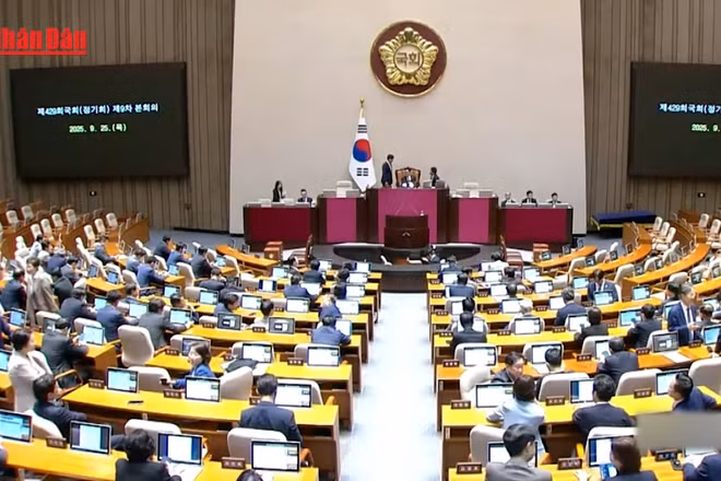 [Video] Quốc hội Hàn Quốc thông qua dự luật cải tổ chính phủ