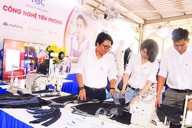 Doanh nghiệp ngành dệt may Thành phố Hồ Chí Minh tích cực đổi mới công nghệ để nâng cao năng lực cạnh tranh trên thị trường xuất khẩu toàn cầu.