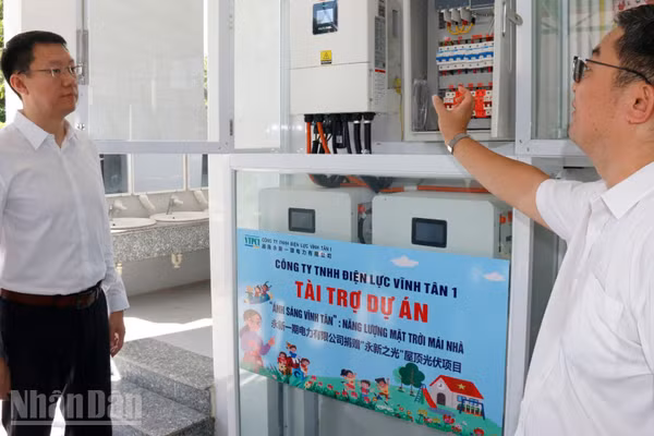 Hệ thống điện mặt trời có công suất 17kW. (Ảnh: QUÝ NGỌC)