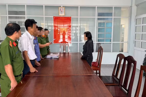 Công an khởi tố một đối tượng. (Ảnh: CTV)