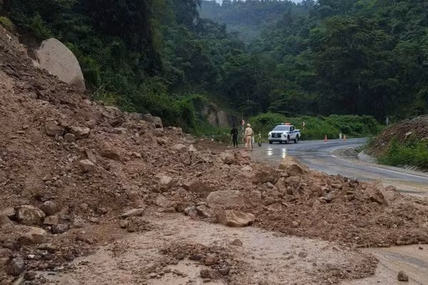 Hiện trường vụ sạt lở. (Ảnh: Công an cung cấp)