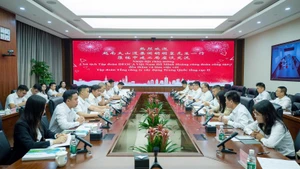 Hai bên thảo luận hợp tác chiến lược
