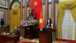Doanh nhân Tôn Nữ Thùy Dương phát biểu tại buổi gặp mặt Tổng Bí thư Tô Lâm ngày 11/10/2024. (Ảnh: ĐĂNG KHOA)