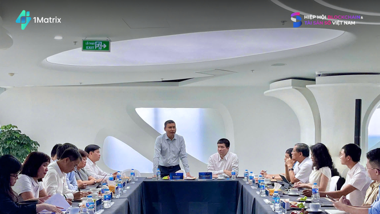 Mr. Ho Ky Minh, Permanent Vice Chairman of the People's Committee of Da Nang City expressed his support for the VBSN Network and the efforts that 1Matrix Company and the association are making. (Photo: Organizing Committee) blc-dn2.png