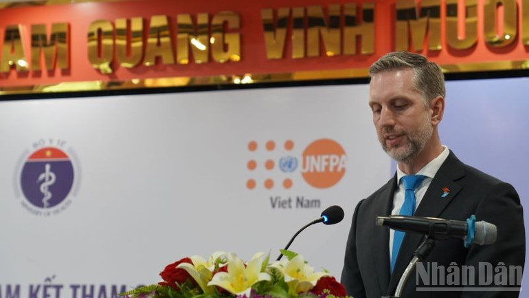 Ông Matt Jackson, Trưởng đại diện Quỹ dân số Liên hợp quốc (UNFPA) tại Việt Nam. (Ảnh: HNV) ndo_br_cket5.jpg