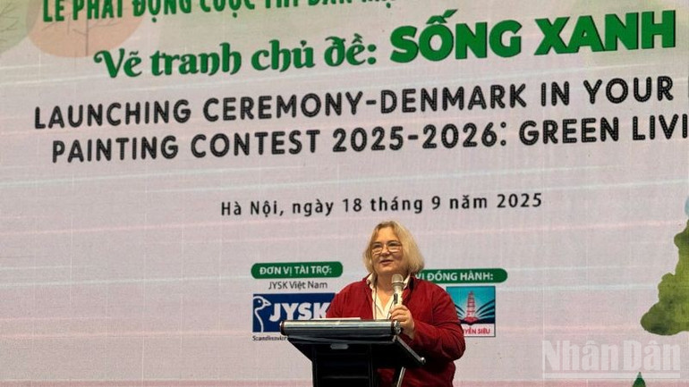 Bà Vibeke Norgaard, Tham tán Giáo dục, Đại sứ quán Đan Mạch tại Việt Nam phát biểu tại lễ phát động. ndo_br_vetranh4.jpg