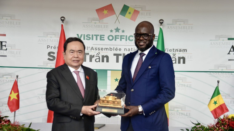 Chủ tịch Quốc hội Trần Thanh Mẫn và Chủ tịch Quốc hội Senegal El Malick Ndiaye đã ký Thỏa thuận hợp tác giữa Quốc hội hai nước. ctqh6.jpg
