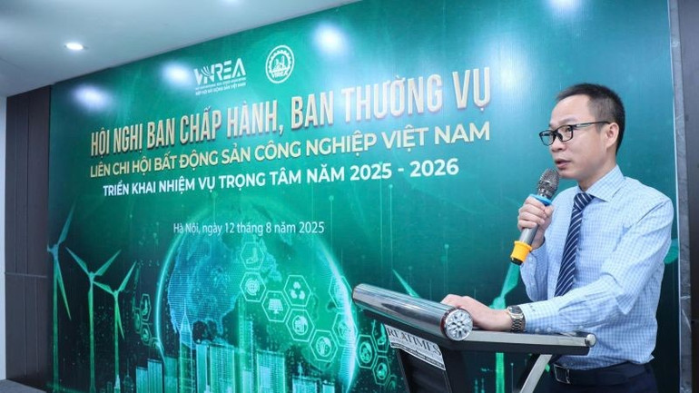 Nhà báo Phạm Nguyễn Toan, Phó Chủ tịch Hiệp hội Bất động sản Việt Nam, Chủ tịch Liên Chi hội Bất động sản Công nghiệp Việt Nam tại hội nghị . (Ảnh: PV) virea3.jpg