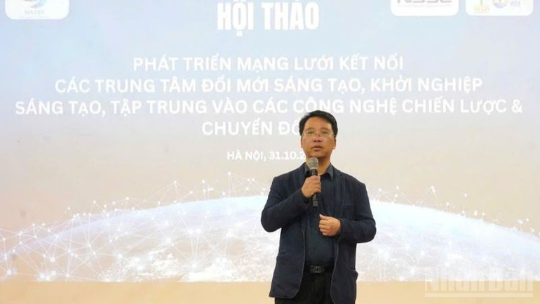 Úvodní projev pronesl pan Le Toan Thang, ředitel Národního centra pro podporu inovativních startupů (NSSC). ndo_br_mangluoi4.jpg