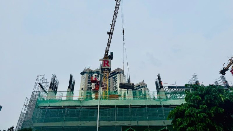 Chi phí xây dựng gia tăng, doanh nghiệp chịu nhiều áp lực nhưng vẫn duy trì đà phát triển. (Ảnh: HNV) xd1.jpg