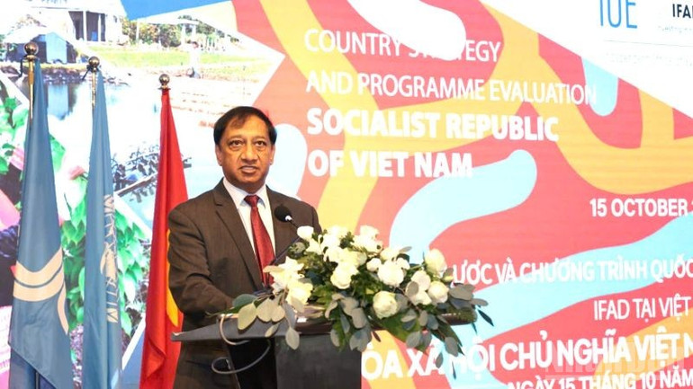 Tiến sĩ Indran A. Naidoo, Giám đốc Văn phòng Đánh giá độc lập của Quỹ phát biểu tại sự kiện. ndo_br_ifad2.jpg