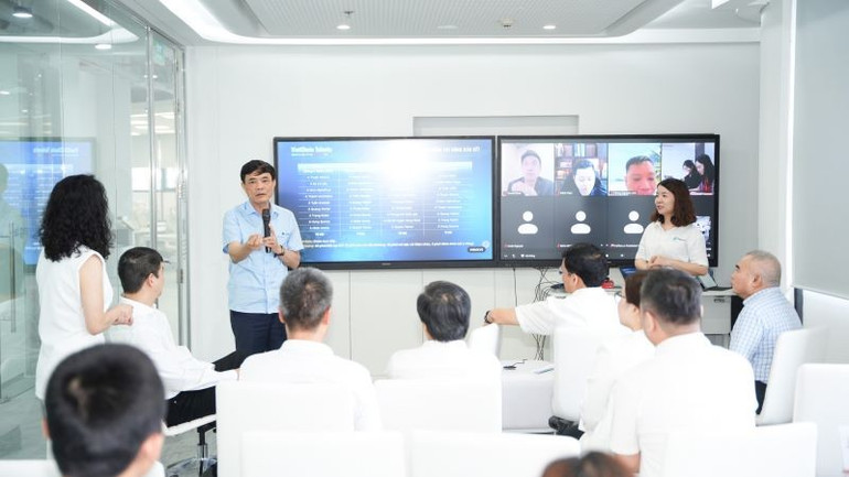 Trung tướng Đặng Vũ Sơn, nguyên Trưởng Ban Cơ yếu Chính phủ, thành viên Hội đồng giám khảo. (Ảnh: HNV) blockchain1.jpg