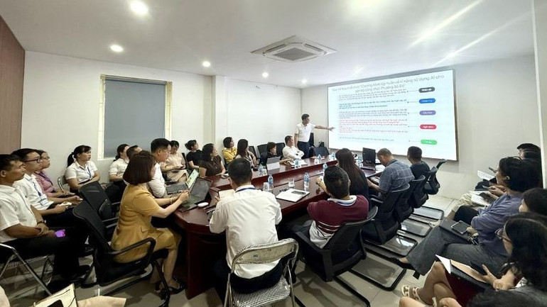 Buổi tập huấn đã cung cấp nhiều kiến thức, kỹ năng thiết thực về trí tuệ nhân tạo (AI) cho cán bộ, công chức, viên chức tham dự. (Ảnh: CTV) phuongbd2.jpg
