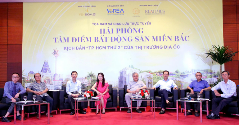 Các diễn giả tại sự kiện. (Ảnh: TÙNG DƯƠNG) hp1.png